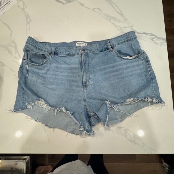 Abercrombie Fitch Curve Love 4" High Rise Mom Shorts Women's Size 22 - Picture 3 of 5